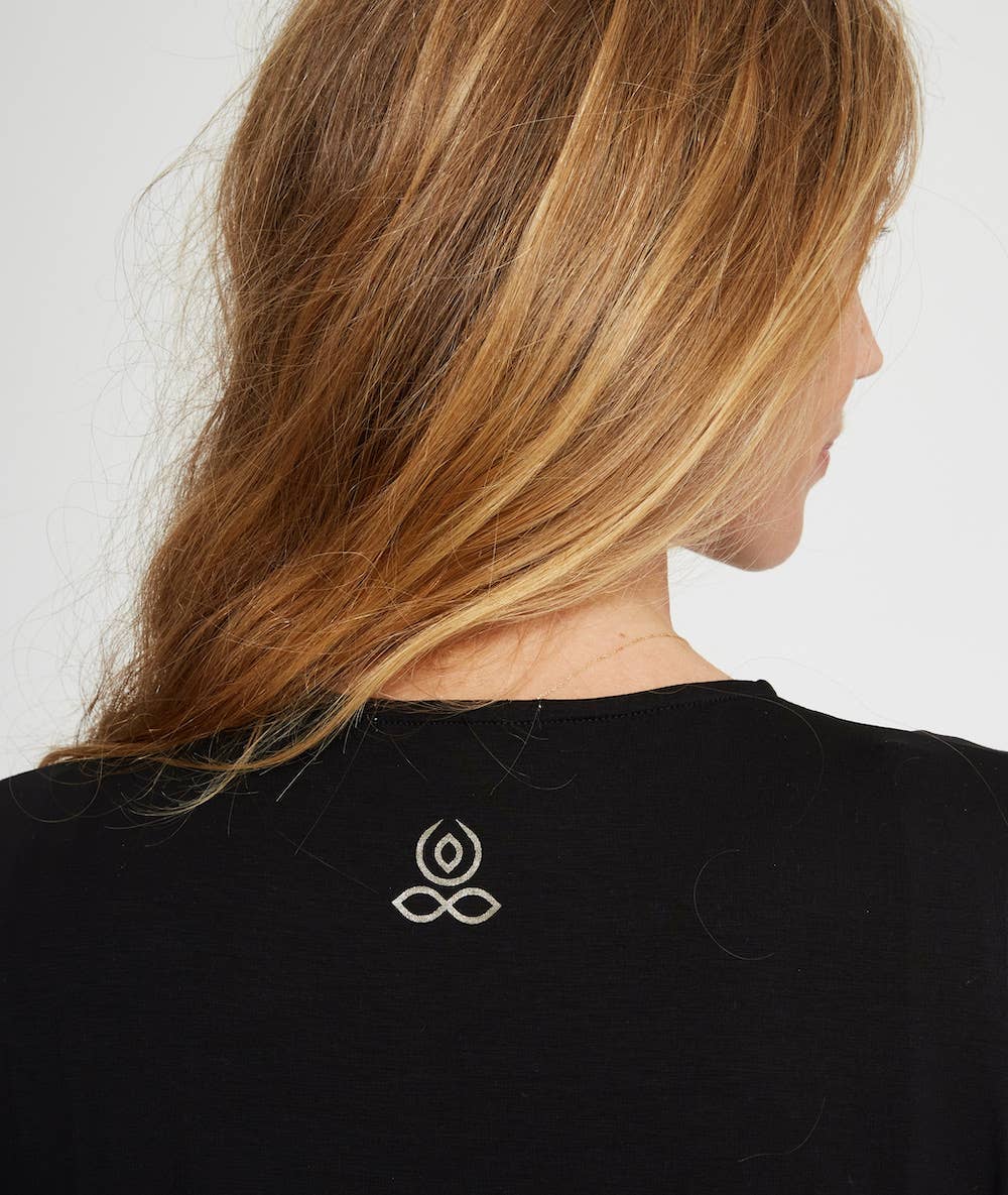 Yoga Searcher BLACK NAMASH long sleeve t-shirt